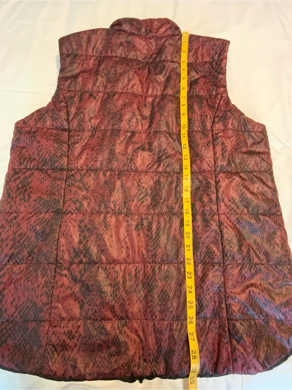 Chico's quilted puffer vest in a maroon and black printed design Size 3 - Picture 5 of 7